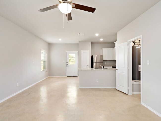 Building Photo - New Unit Available for Rent! Move In Speci...