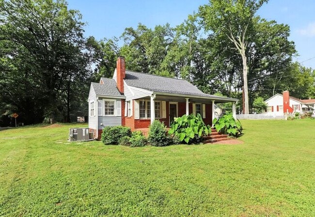 Building Photo - Well Maintained 2BD/1BA Brick Home in Charlotte, NC!