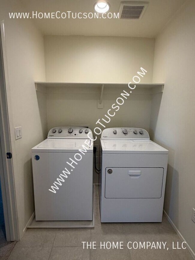 Building Photo - 7108 S Via Gaucho Viejo