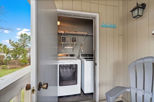 Building Photo - Seasonal Rental Available 9/10/25-3/31/26