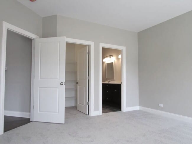 Building Photo - 855 Meadow Ln