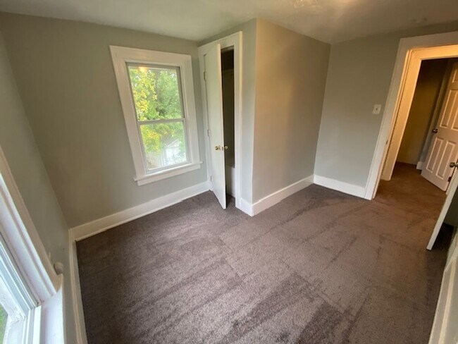 Building Photo - Bright 3BR+2BA Bungalow by Downtown