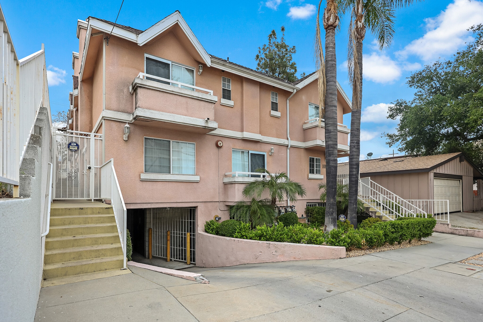 Building Photo - 10128 Hillhaven Ave