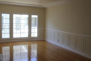 Building Photo - 9945 Robbins Dr