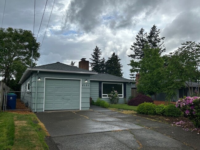 Building Photo - Updated Spacious Home!