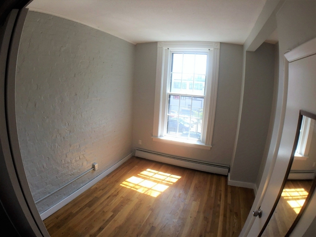 Building Photo - 25 Saint Stephen St