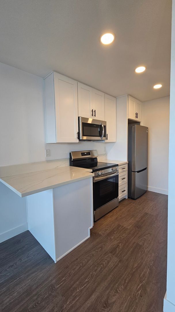 Building Photo - Beautiful 2BD 1.5BA Recently Remodeled Condo in Forest Park Plaza