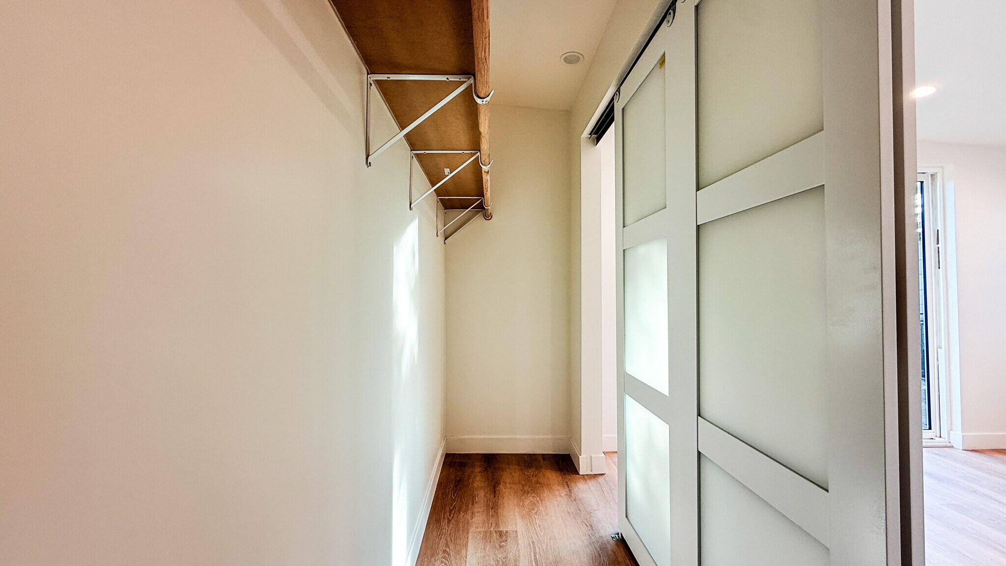 Building Photo - 546 W Ash Ave