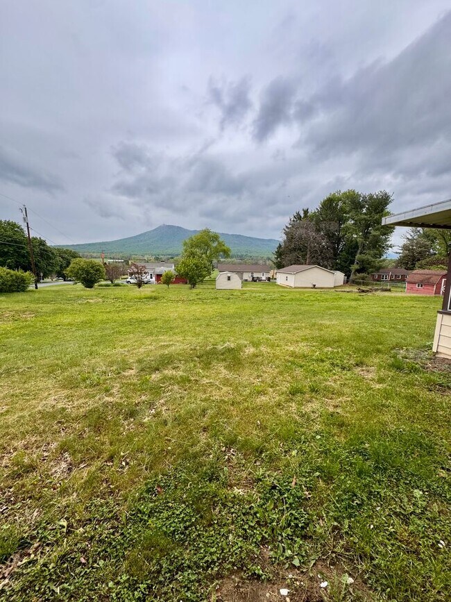 Building Photo - 8861 Pats Lane