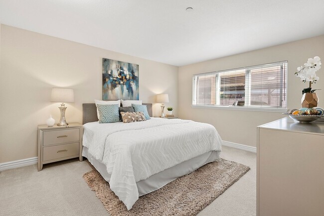 Building Photo - Bright and Spacious 2-Bedroom Condo with W...
