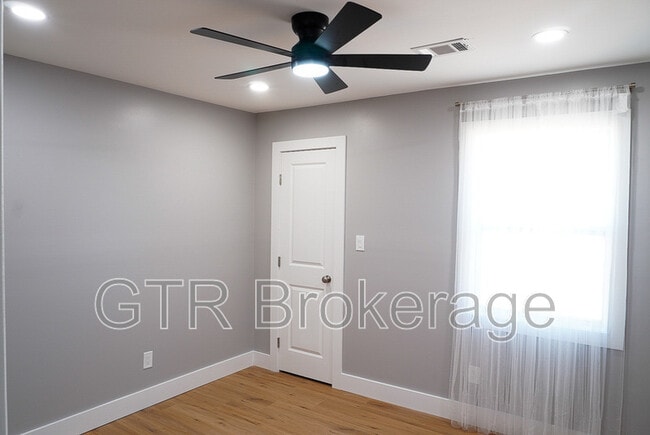 Building Photo - 307 Cheryl Ct