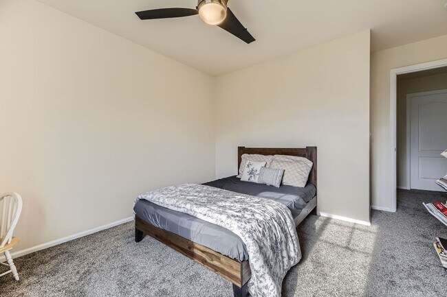 Building Photo - Beautiful 2 story 2,518 sq ft 4 bed 2.5 bath single family home