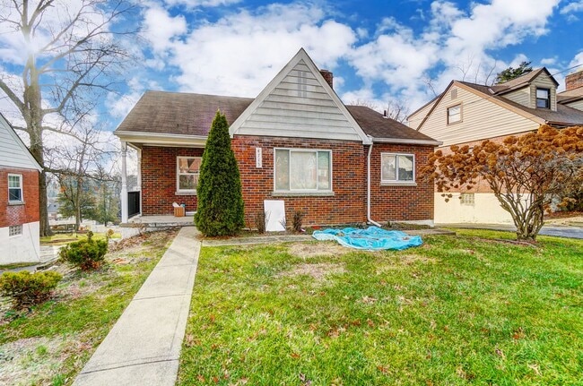 Primary Photo - 2 Bedroom, 1 Bathroom with Large Backyard!