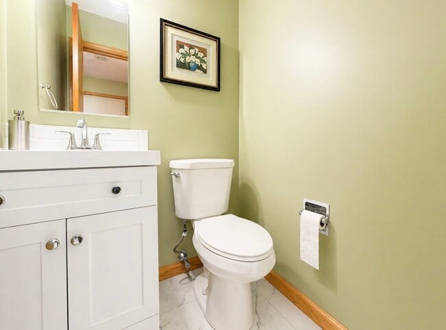 Building Photo - 209 Vivian Ln