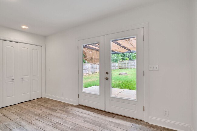 Building Photo - Remodeled house in great location in East Nashville