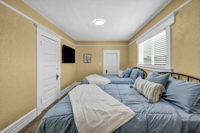 Building Photo - FULLY FURNISHED & BEAUTIFULLY REMODELED CLASSIC HOME NEAR UNR WITH UNBEATABLE I-80 ACCESS