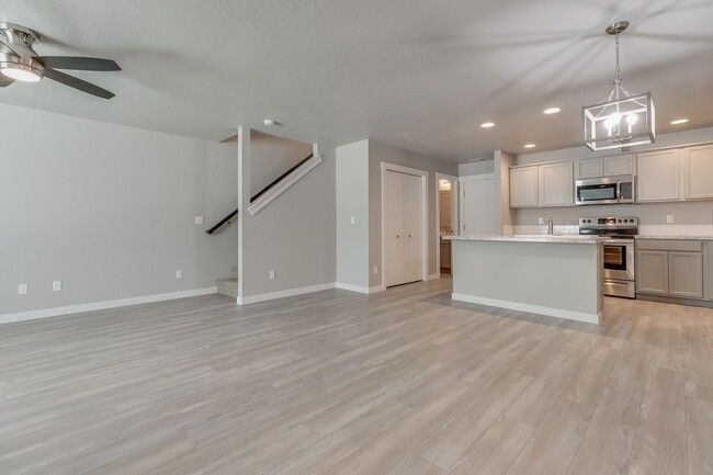 Building Photo - Now Leasing this 3 Bedroom Townhome!