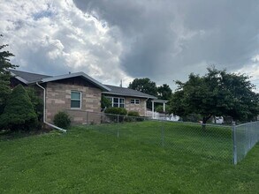 Building Photo - ROOM TO ROAM! SPACIOUS VIENNA RANCH-STYLE ...