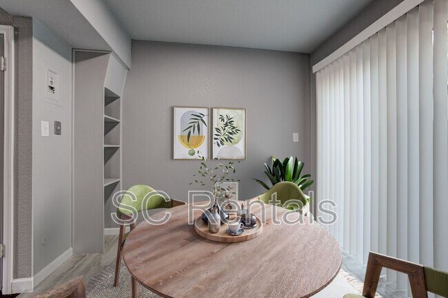 Building Photo - 526 S Howes St