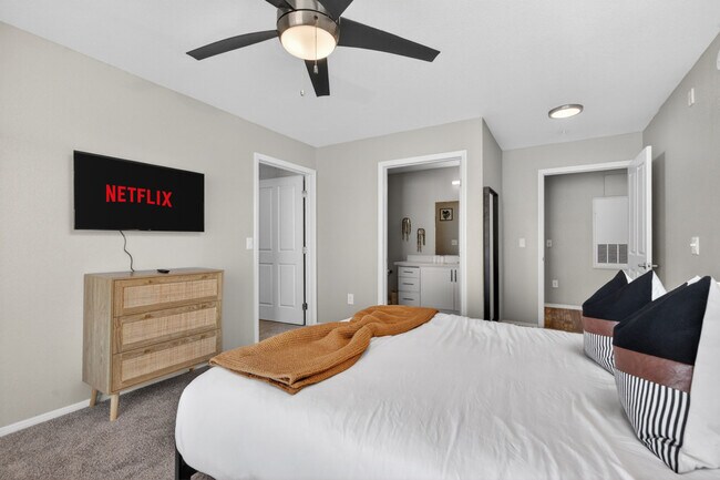 Building Photo - 15164 N 140th Dr