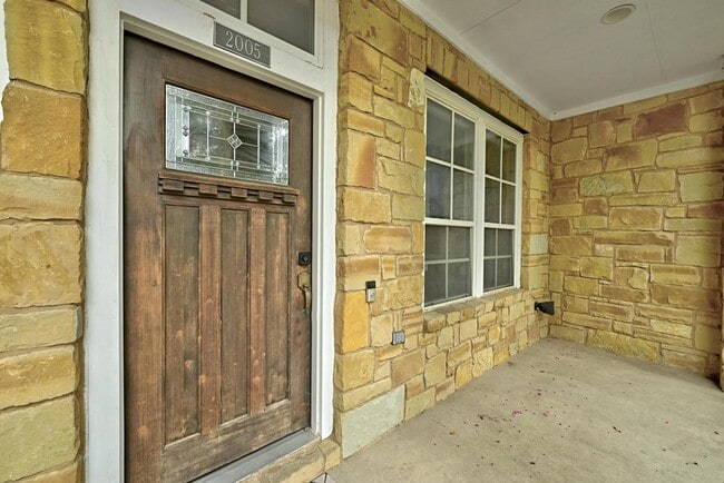 Building Photo - 2005 Zach Scott St