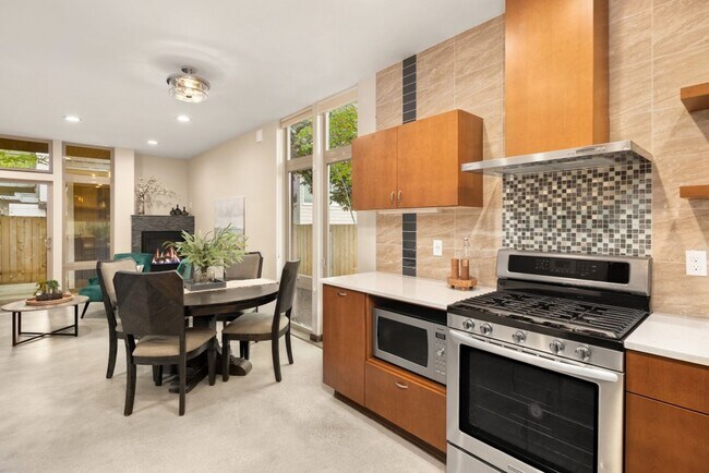 Building Photo - 3bd/3ba Seattle Townhome