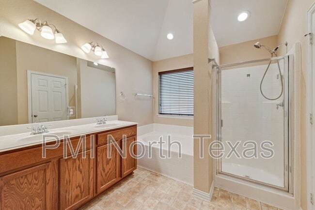 Building Photo - 1732 Bluebird Dr