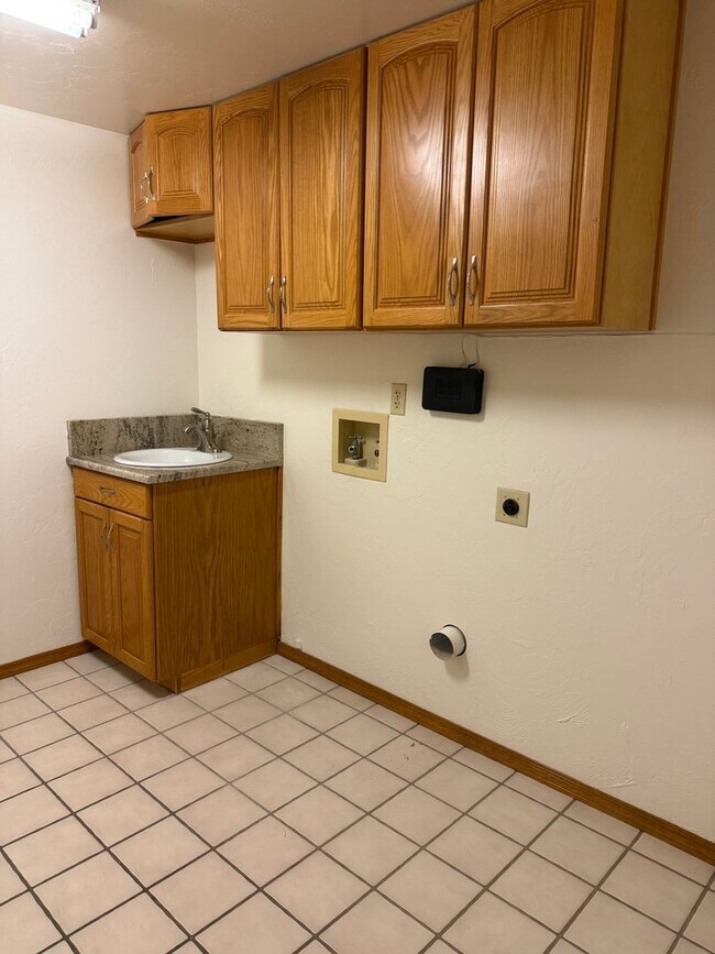 Building Photo - Tucson Foothills Home