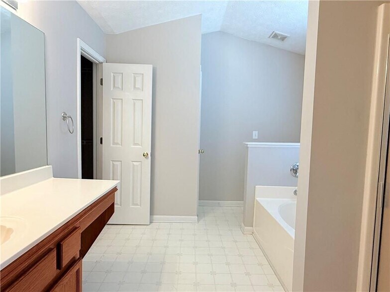 Building Photo - 975 Brushy Creek Ct