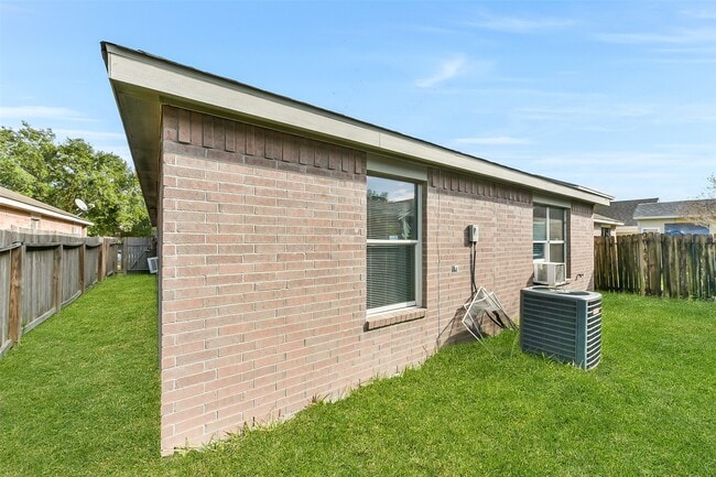 Building Photo - 13518 Woodring Ct