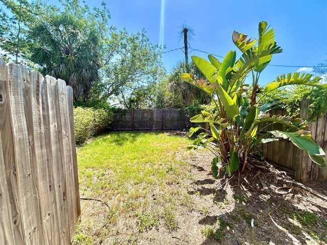 Building Photo - 533 Yelvington Ave