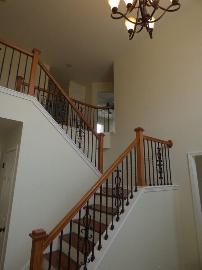 Building Photo - LOVELY HOME in Hamburg; Renovated, Garage, Many Upgrades!