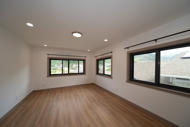 Building Photo - 2056 10th Ave