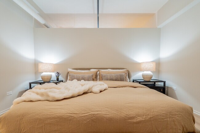 Building Photo - 240 E Illinois St