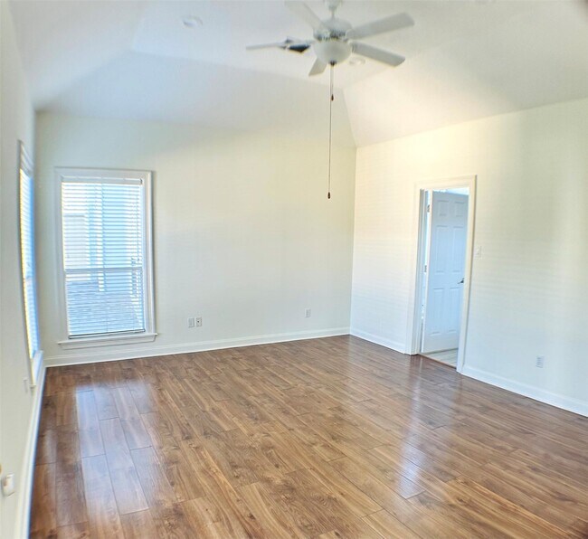 Building Photo - 913 Birdsall St