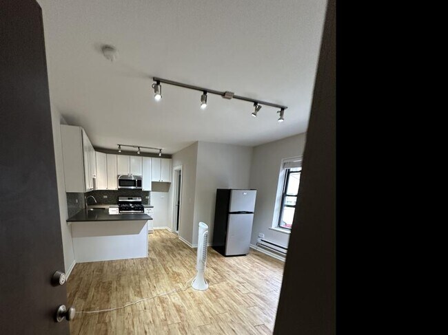 Building Photo - 0 bedroom in Chicago IL 60647