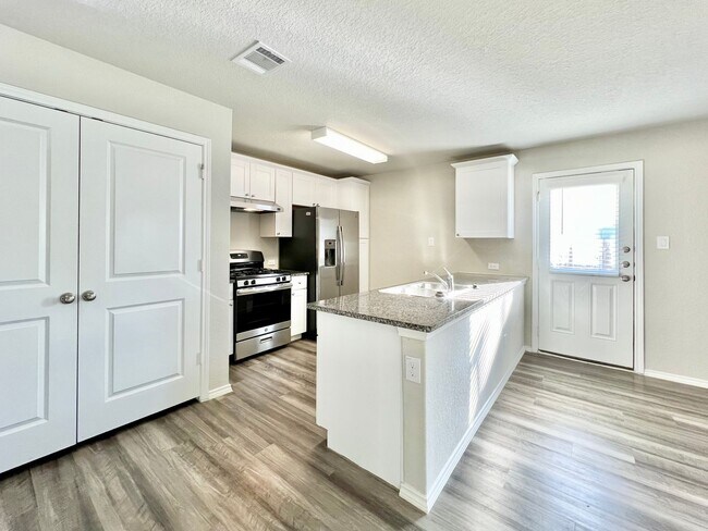 Building Photo - Charming Single-Story Home in Amenity-Rich Community