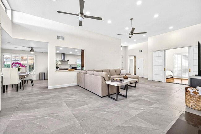 Building Photo - 77825 Cottonwood Cove