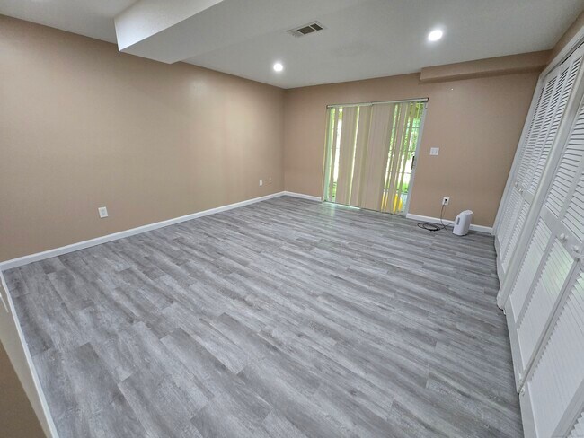 Building Photo - 5 Periwinkle Ln