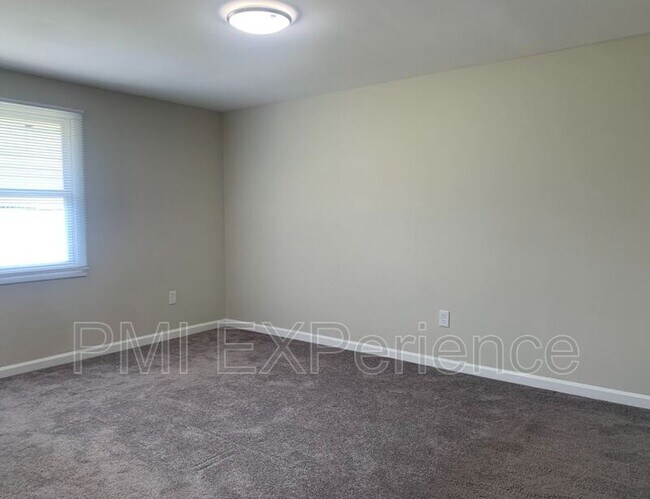 Building Photo - 5600 Daniel Cir