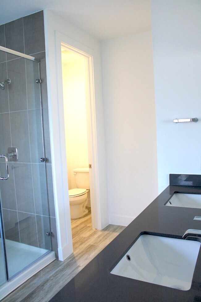 Building Photo - 15212 Tattle Crk Ln