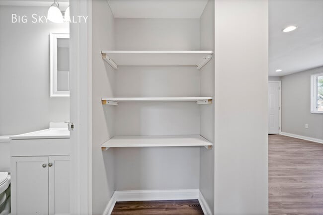 Building Photo - 127 Walnut St