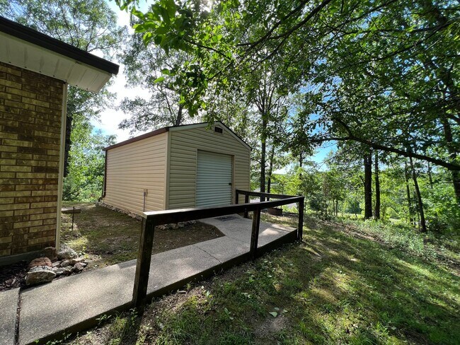 Building Photo - Single Family Home Close to FLW