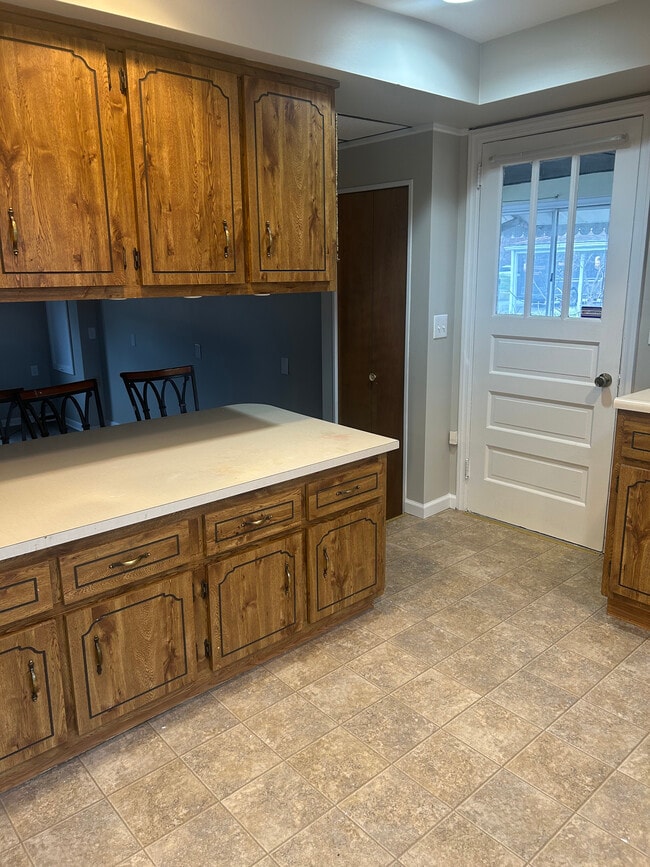 Building Photo - 335 S Lincoln Ave