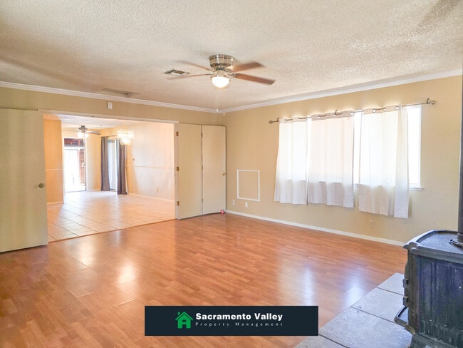 Building Photo - 8765 Crucero Dr
