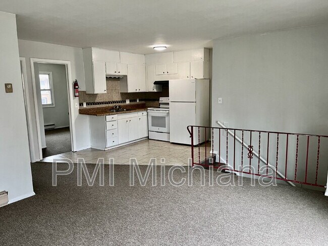 Primary Photo - 2258 Huey St