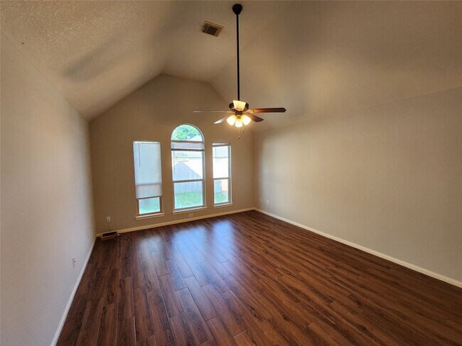 Building Photo - 1011 Lexington Green Dr