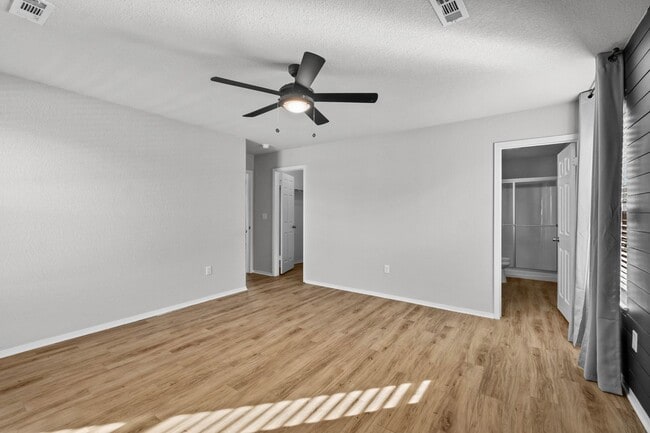 Building Photo - Fayetteville home | Near U of A