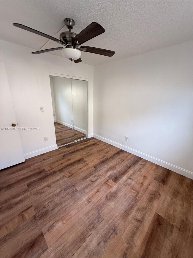 Building Photo - 862 NE 209th St