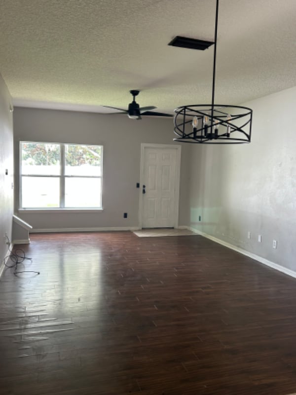 Building Photo - 828 Southern Creek Dr